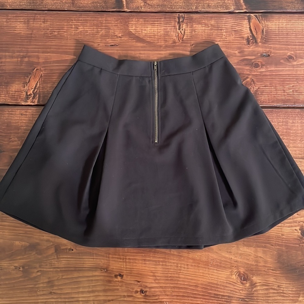 Black size large skirt - Picture 2 of 2